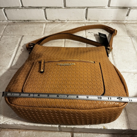 NWT Jones New York medium/large Purse in French Latte color - Picture 9 of 12